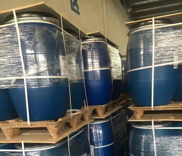 Chemical drum storage | Blue plastic barrels on presswood pallets | Leak-resistant foundation for industrial liquids