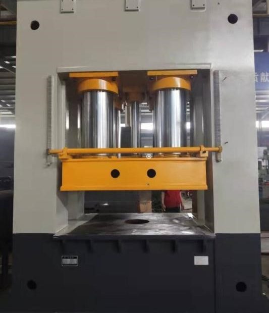 Heavy-duty hydraulic press | Single unit pallet molding machine | Precision equipment for molded wood products