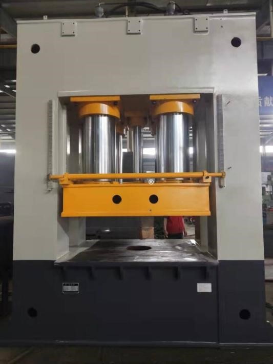 Heavy-duty hydraulic press | Single unit pallet molding machine | Precision equipment for molded wood products