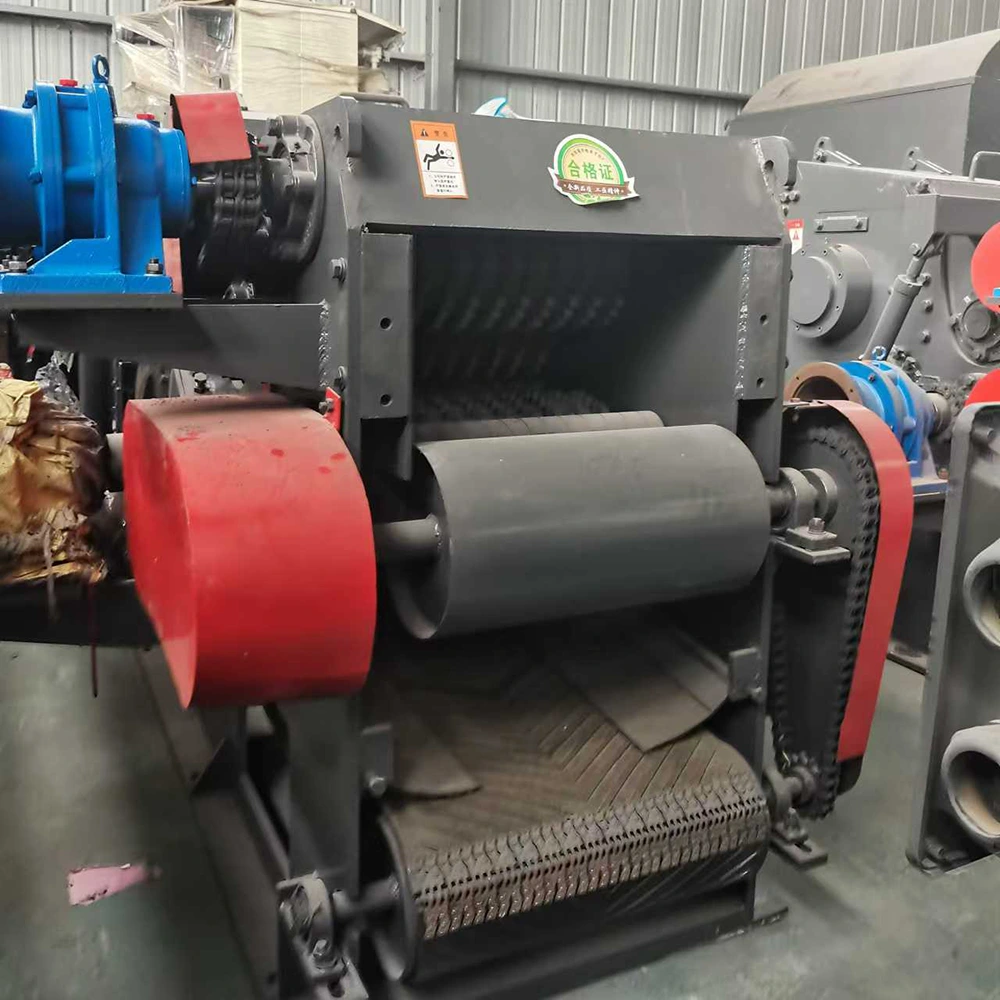 Rotary drum chipper interior: hydraulic feed rollers, knife drum, and discharge screen for uniform chip size